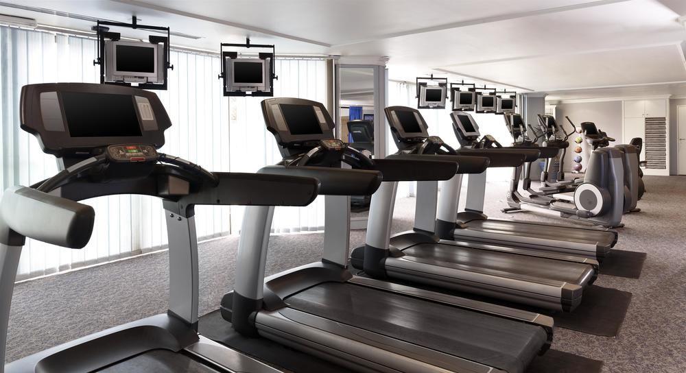 ホテル ル メリディアン アル コバール アル・コバール エクステリア 写真 A row of treadmills