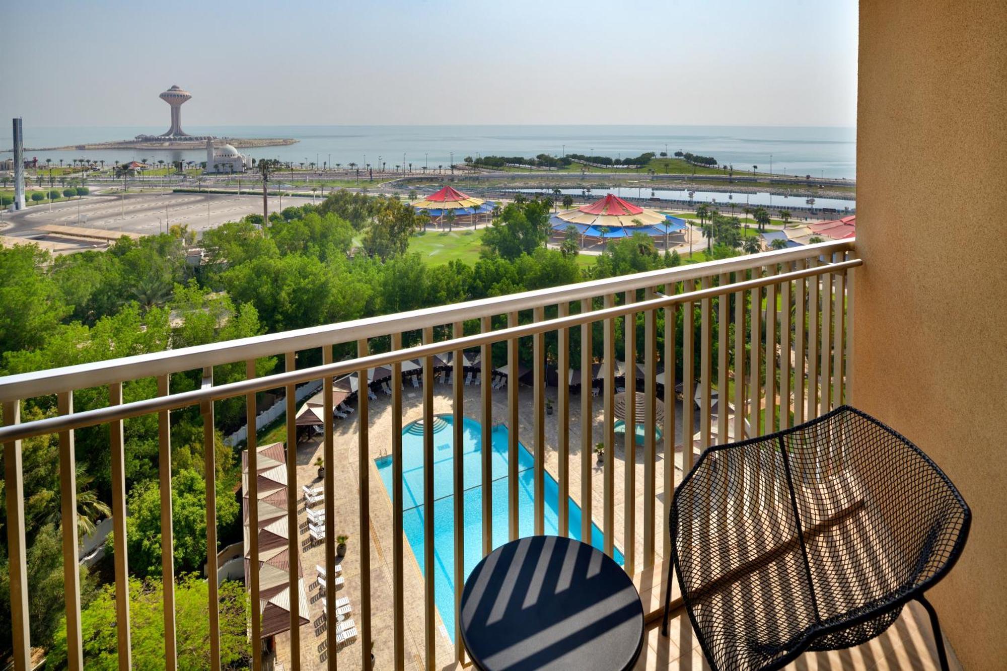 ホテル ル メリディアン アル コバール アル・コバール エクステリア 写真 View from a balcony at the Ocean Reef Club