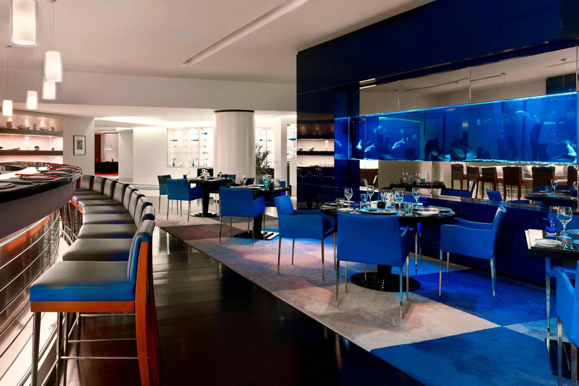 ホテル ル メリディアン アル コバール アル・コバール エクステリア 写真 The Blue Water Lounge at London Heathrow Airport