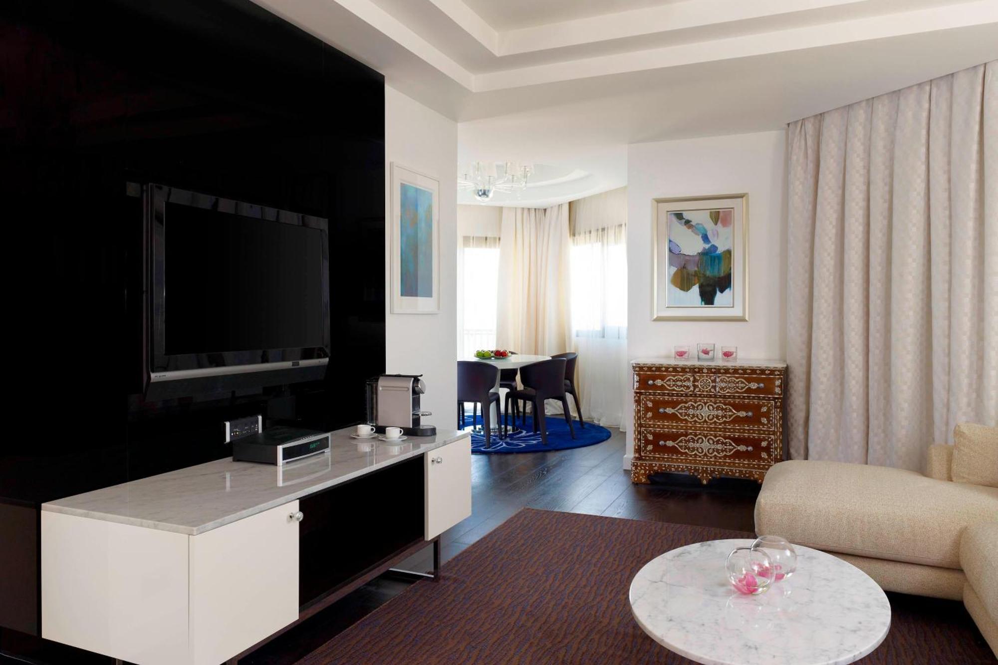 ホテル ル メリディアン アル コバール アル・コバール エクステリア 写真 A living room in a typical apartment