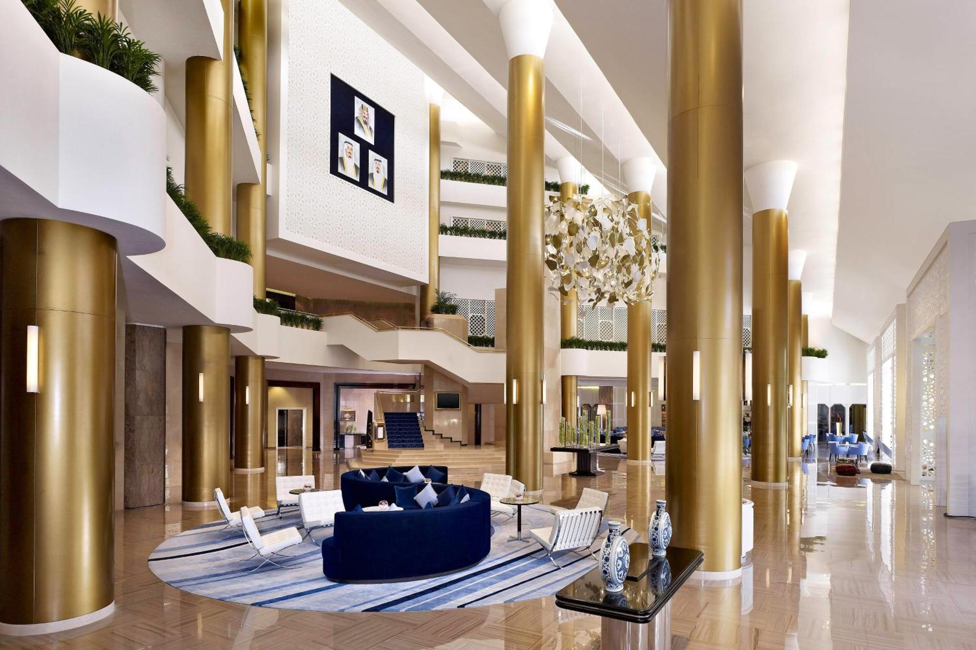 ホテル ル メリディアン アル コバール アル・コバール エクステリア 写真 The lobby of the hotel